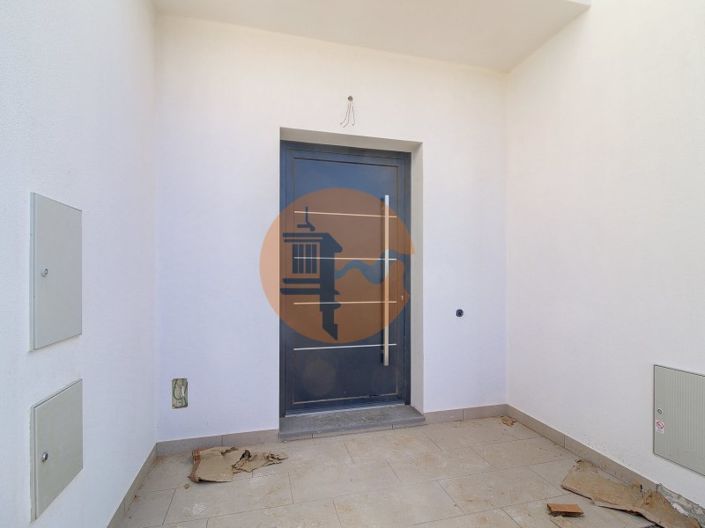 Image No.9-3 Bed House for sale