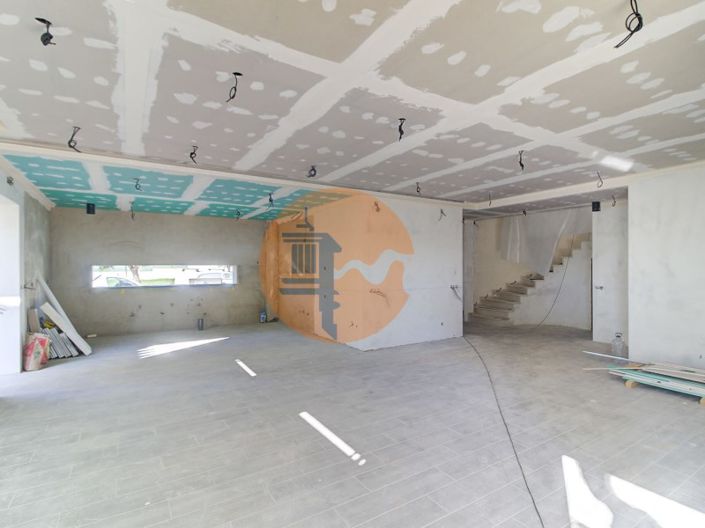 Image No.12-4 Bed House for sale