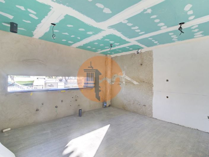 Image No.13-4 Bed House for sale