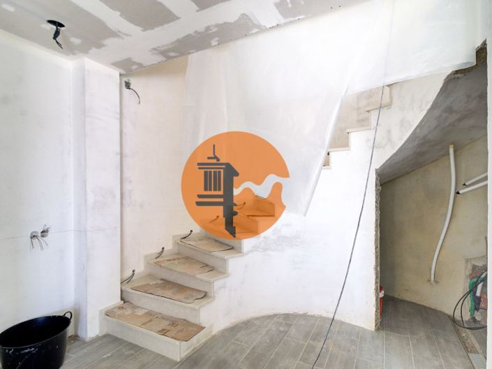 Image No.15-4 Bed House for sale