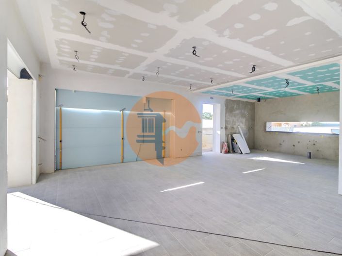 Image No.16-4 Bed House for sale