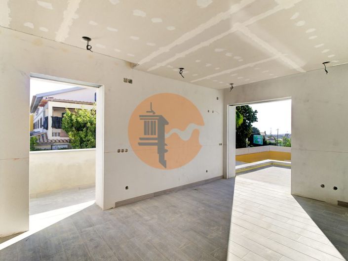 Image No.19-4 Bed House for sale