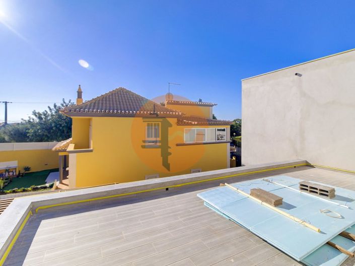 Image No.20-4 Bed House for sale