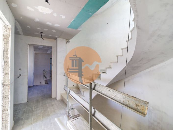 Image No.23-4 Bed House for sale