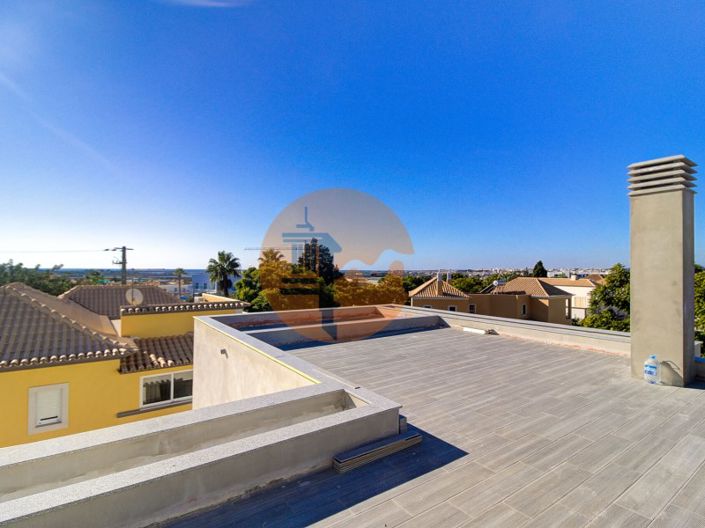 Image No.28-4 Bed House for sale