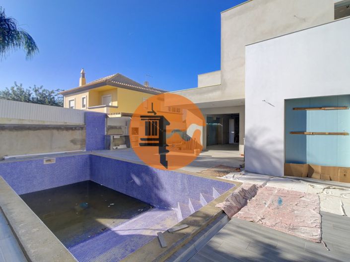 Image No.3-4 Bed House for sale