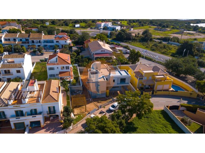 Image No.39-4 Bed House for sale