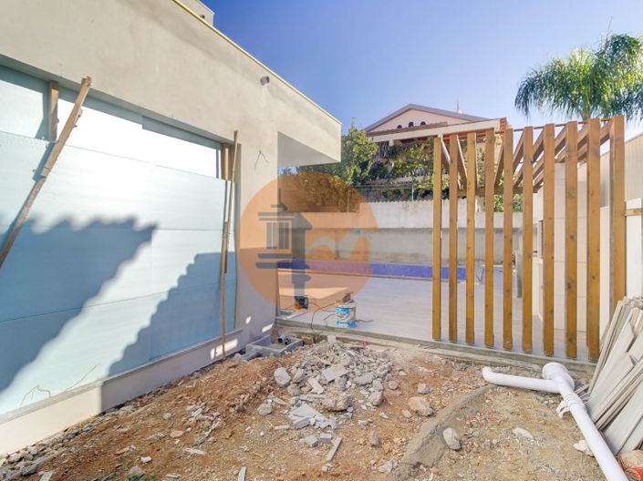 Image No.9-4 Bed House for sale