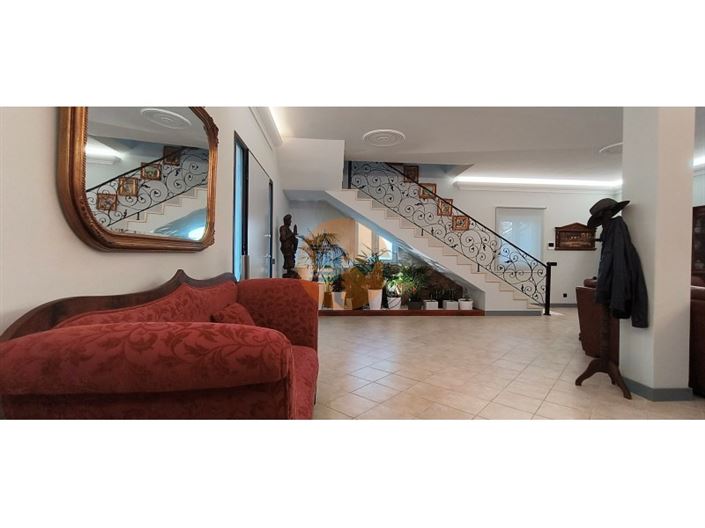 Image No.17-5 Bed House for sale