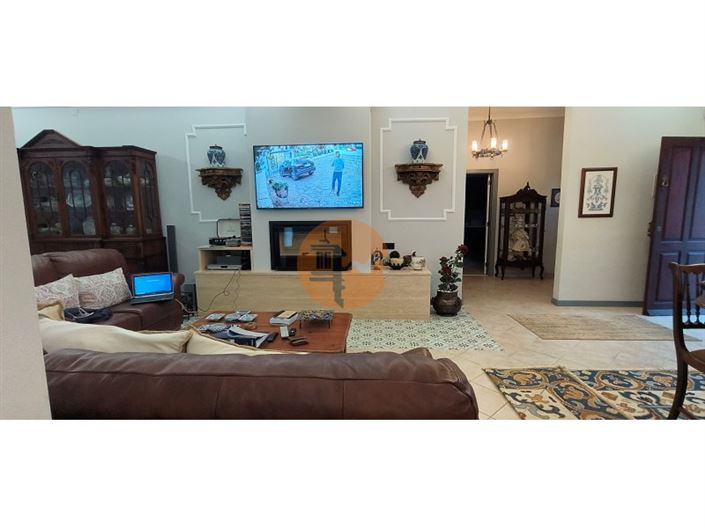 Image No.18-5 Bed House for sale