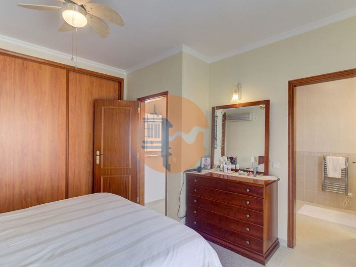 Image No.40-4 Bed House for sale