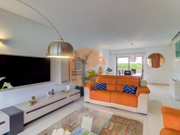 Image No.2-3 Bed House for sale