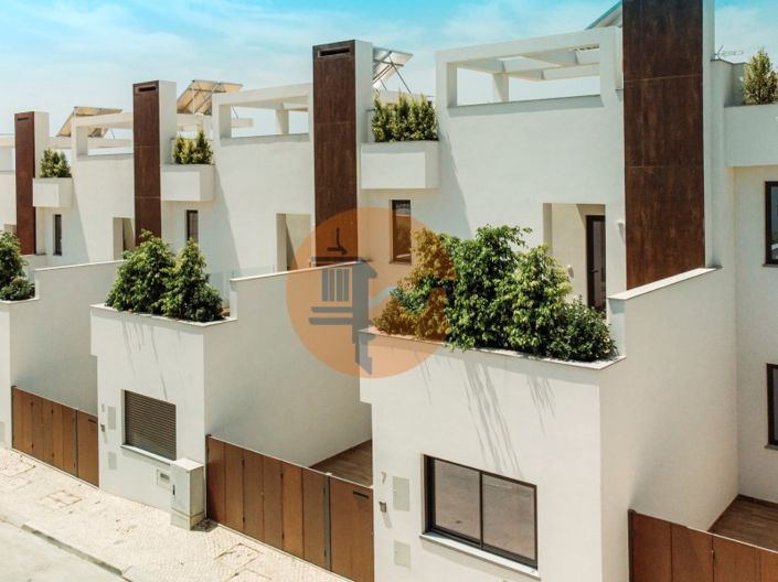 Image No.26-3 Bed House for sale
