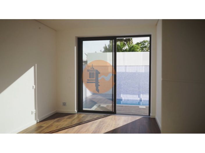 Image No.13-3 Bed House for sale