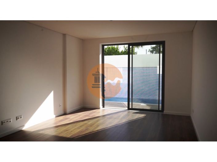 Image No.14-3 Bed House for sale