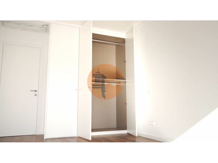 Image No.16-3 Bed House for sale