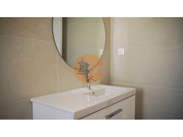 Image No.19-3 Bed House for sale