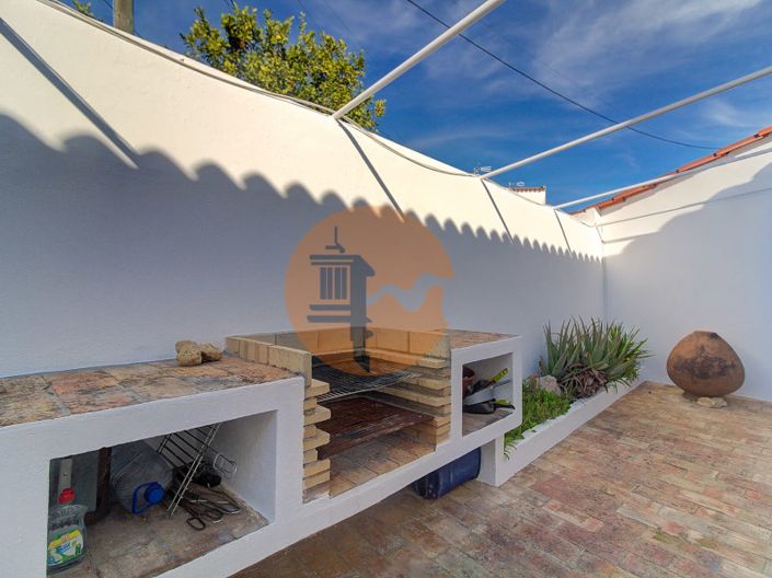 Image No.17-4 Bed House for sale