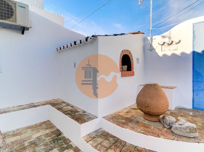 Image No.18-4 Bed House for sale