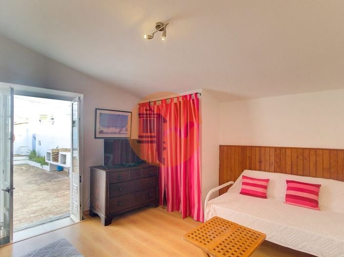 Image No.25-4 Bed House for sale