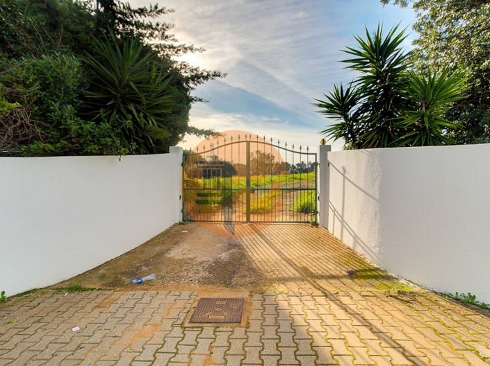 Image No.52-4 Bed Farmhouse for sale