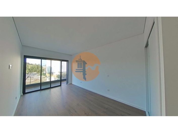 Image No.19-2 Bed Apartment for sale