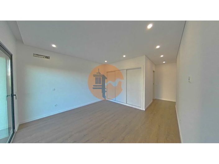 Image No.20-2 Bed Apartment for sale