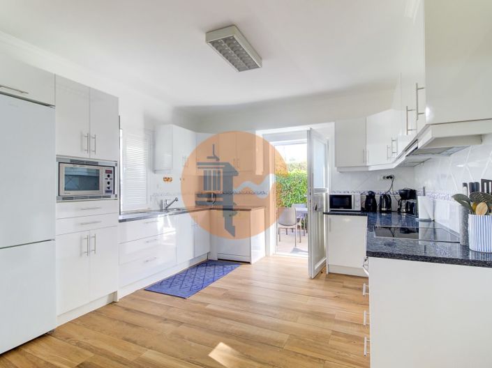 Image No.10-4 Bed House for sale