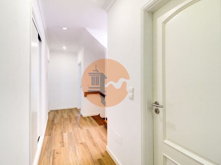 Image No.14-4 Bed House for sale