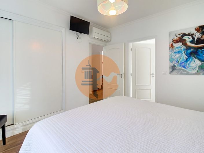 Image No.17-4 Bed House for sale