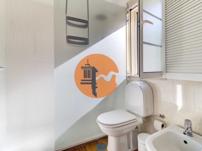 Image No.18-4 Bed House for sale