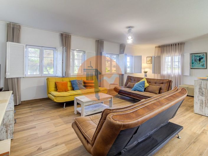 Image No.2-4 Bed House for sale