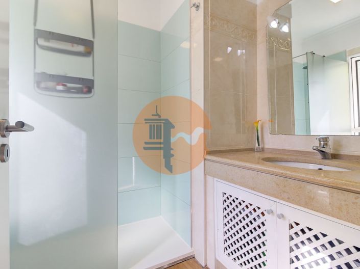 Image No.30-4 Bed House for sale