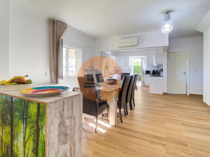 Image No.8-4 Bed House for sale