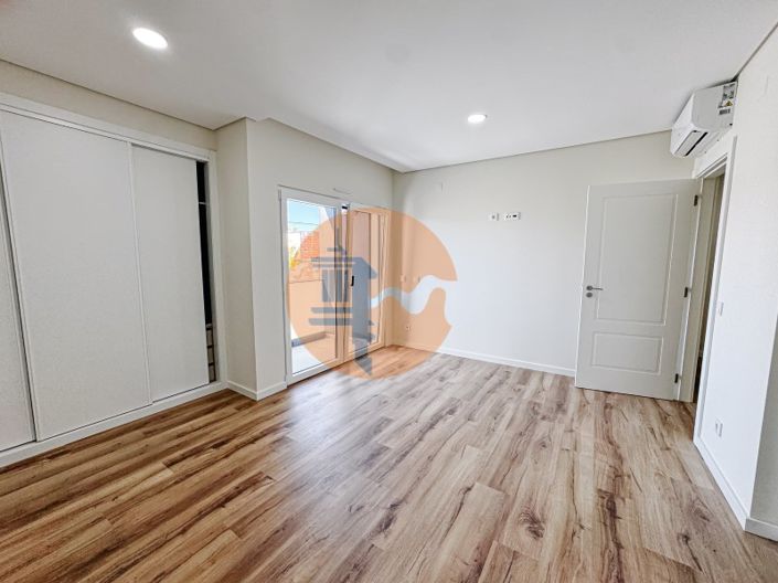 Image No.48-3 Bed House for sale