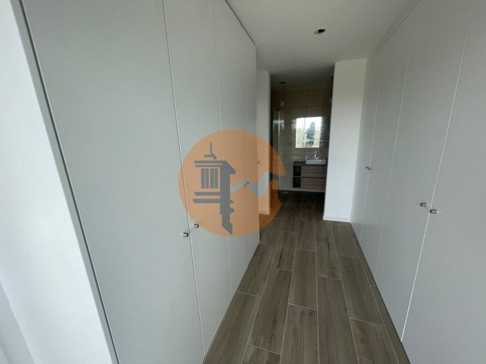 Image No.10-4 Bed House for sale