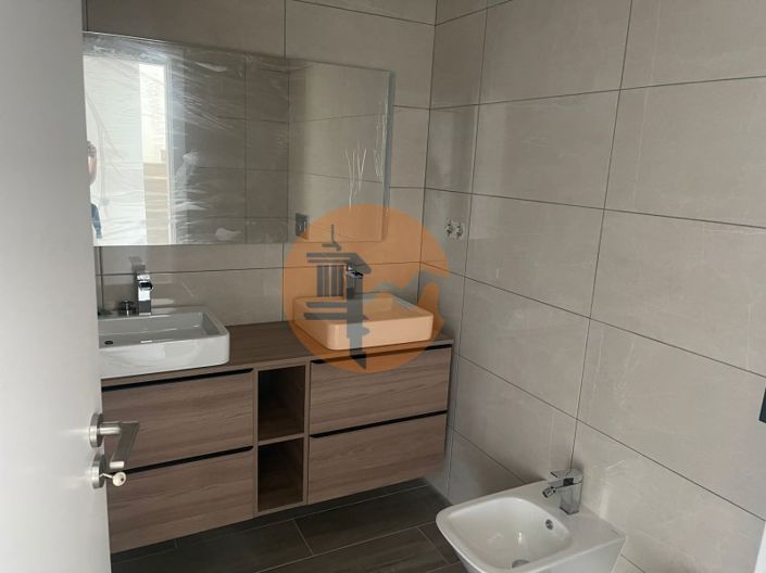 Image No.13-4 Bed House for sale