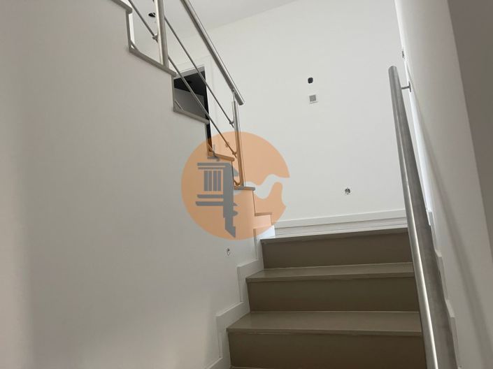 Image No.14-4 Bed House for sale