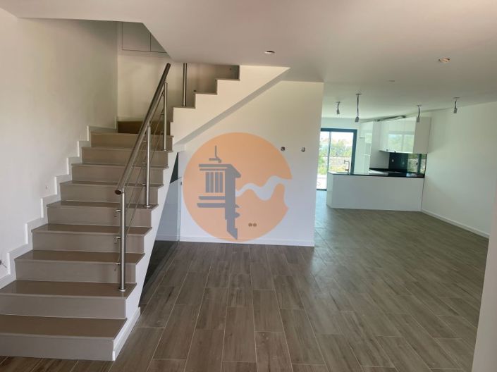 Image No.17-4 Bed House for sale