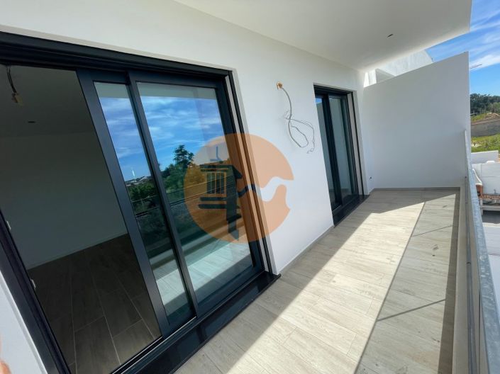 Image No.30-4 Bed House for sale