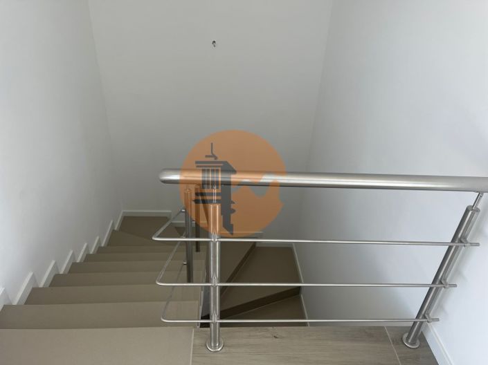 Image No.37-4 Bed House for sale