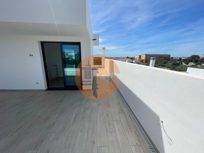 Image No.40-4 Bed House for sale