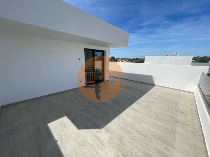 Image No.41-4 Bed House for sale