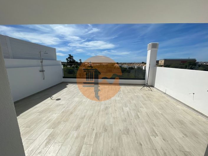 Image No.44-4 Bed House for sale