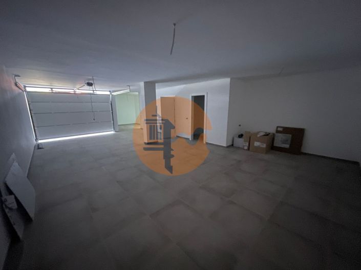 Image No.52-4 Bed House for sale