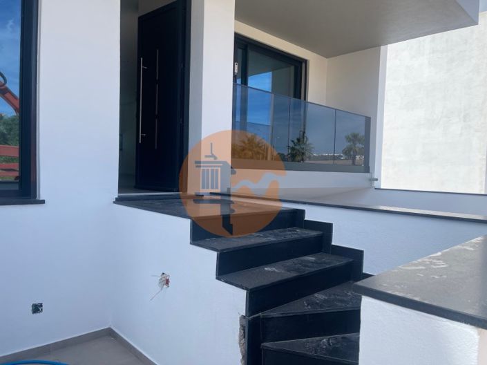 Image No.54-4 Bed House for sale