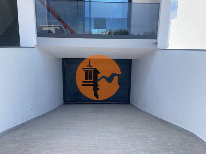 Image No.55-4 Bed House for sale