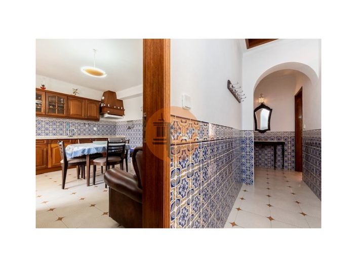 Image No.106-12 Bed Property for sale