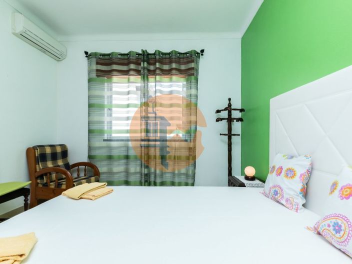 Image No.32-12 Bed Property for sale