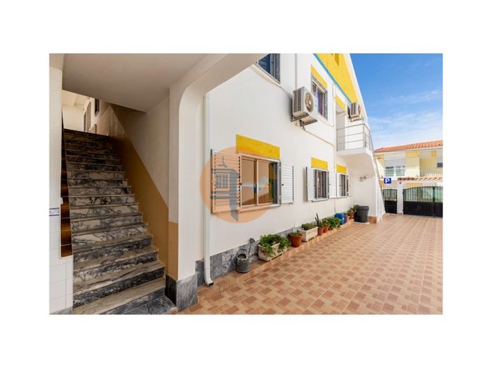 Image No.5-12 Bed Property for sale